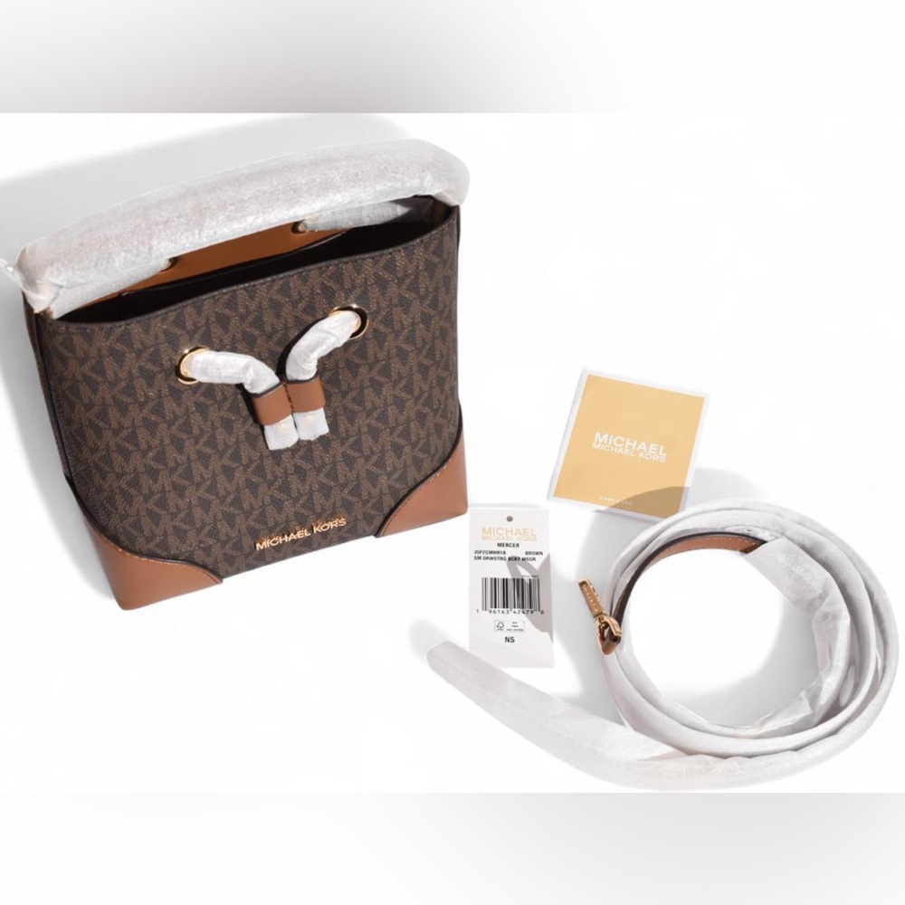Michael Kors Mercer bucket bag - Picture 13 of 16